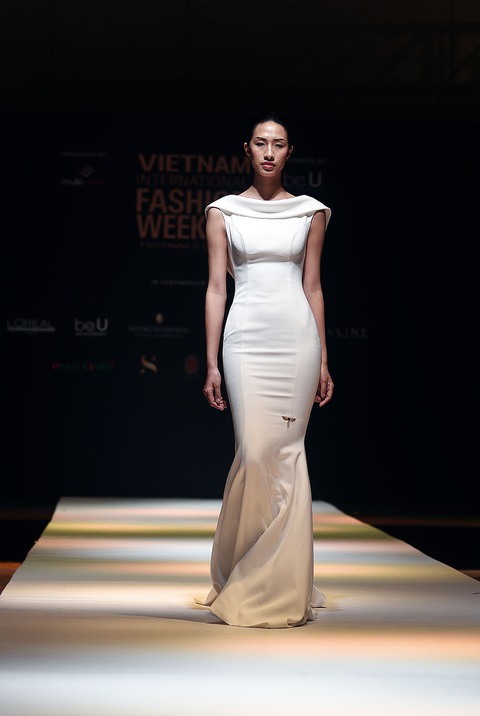 Công Trí mở màn Tuần lễ thời trang quốc tế Việt Nam - Ảnh 12. Công Trí mở màn Tuần lễ thời trang quốc tế Việt Nam - Ảnh 12.