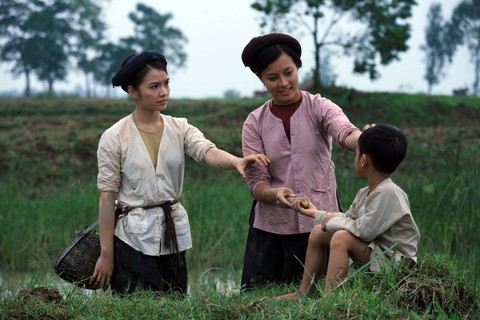 Thương nhớ ở ai: thương lắm, ông bà cha mẹ mình đã sống... - Ảnh 1. Thương nhớ ở ai: thương lắm, ông bà cha mẹ mình đã sống... - Ảnh 1.