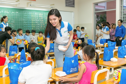 Hoa hậu làm thiện nguyện: Sao lại từ bỏ hoặc lên án? - Ảnh 5. Hoa hậu làm thiện nguyện: Sao lại từ bỏ hoặc lên án? - Ảnh 5.
