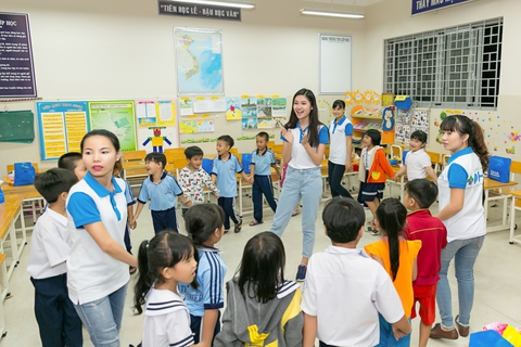 Hoa hậu làm thiện nguyện: Sao lại từ bỏ hoặc lên án? - Ảnh 2. Hoa hậu làm thiện nguyện: Sao lại từ bỏ hoặc lên án? - Ảnh 2.