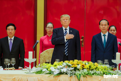 Chủ tịch nước mở quốc yến tiếp đãi Tổng thống Trump - Ảnh 3. Chủ tịch nước mở quốc yến tiếp đãi Tổng thống Trump - Ảnh 3.