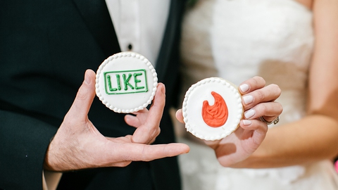 Nói chuyện chung thủy thời Tinder có lạc hậu lắm không? - Ảnh 1. Nói chuyện chung thủy thời Tinder có lạc hậu lắm không? - Ảnh 1.