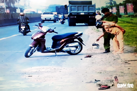Mẹ và con trai 4 tuổi bị xe ben cán chết - Ảnh 1. Mẹ và con trai 4 tuổi bị xe ben cán chết - Ảnh 1.