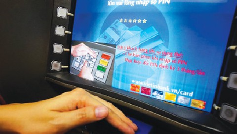 Tội phạm thẻ ngân hàng lại tung các chiêu nhử mới - Ảnh 1. Tội phạm thẻ ngân hàng lại tung các chiêu nhử mới - Ảnh 1.