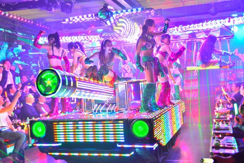 Nhà hàng robot nóng bỏng ở Tokyo - Ảnh 8. Nhà hàng robot nóng bỏng ở Tokyo - Ảnh 8.