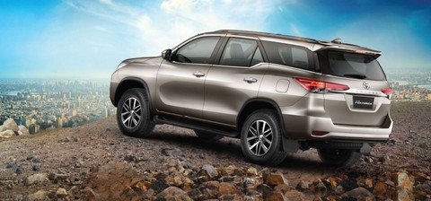 Toyota Fortuner văng khỏi top xe bán chạy ở Việt Nam - Ảnh 2. Toyota Fortuner văng khỏi top xe bán chạy ở Việt Nam - Ảnh 2.