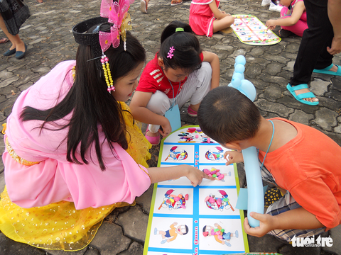 Trung Thu cho trẻ em thiệt thòi ở Hà Nội, Đà Nẵng, TP.HCM - Ảnh 12. Trung Thu cho trẻ em thiệt thòi ở Hà Nội, Đà Nẵng, TP.HCM - Ảnh 12.