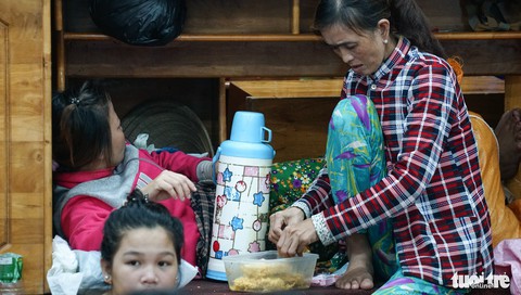 2.000 trẻ đất mũi Cà Mau trú bão trong đêm lạnh - Ảnh 14. 2.000 trẻ đất mũi Cà Mau trú bão trong đêm lạnh - Ảnh 14.