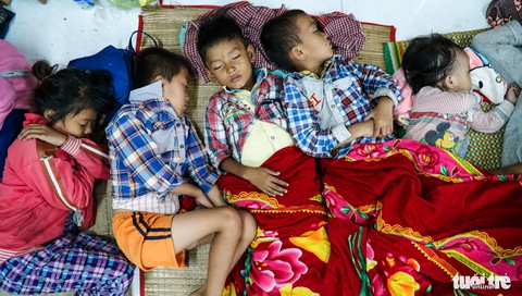 2.000 trẻ đất mũi Cà Mau trú bão trong đêm lạnh - Ảnh 1. 2.000 trẻ đất mũi Cà Mau trú bão trong đêm lạnh - Ảnh 1.