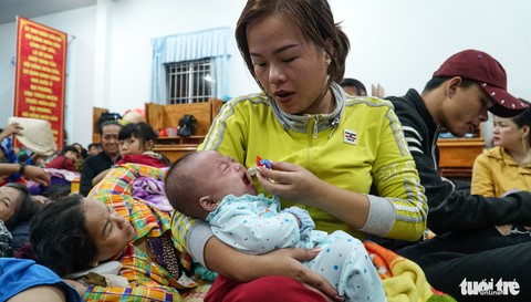 2.000 trẻ đất mũi Cà Mau trú bão trong đêm lạnh - Ảnh 5. 2.000 trẻ đất mũi Cà Mau trú bão trong đêm lạnh - Ảnh 5.
