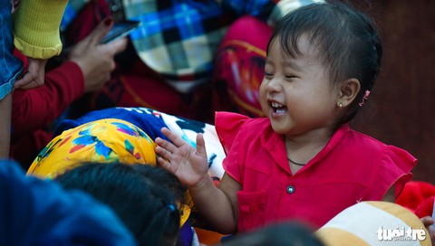 2.000 trẻ đất mũi Cà Mau trú bão trong đêm lạnh - Ảnh 17. 2.000 trẻ đất mũi Cà Mau trú bão trong đêm lạnh - Ảnh 17.