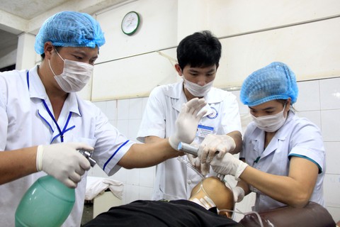 Bắt khẩn cấp 7 người trong vụ chém nhau vì tranh chấp đất - Ảnh 2. Bắt khẩn cấp 7 người trong vụ chém nhau vì tranh chấp đất - Ảnh 2.