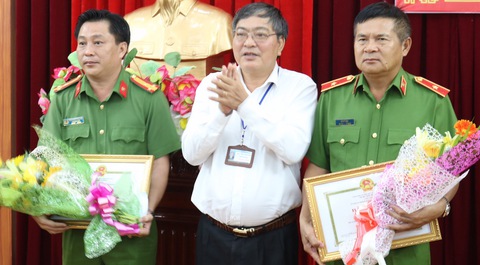 Vụ đốt ô tô làm giám đốc chết: Thuê 220 triệu đánh dằn mặt vợ hờ của cha - Ảnh 3. Vụ đốt ô tô làm giám đốc chết: Thuê 220 triệu đánh dằn mặt vợ hờ của cha - Ảnh 3.