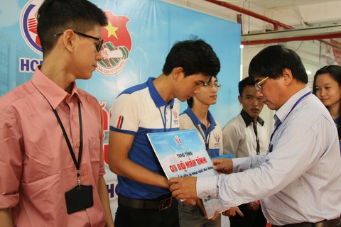 Góc san sẻ yêu thương của sinh viên - Ảnh 1. Góc san sẻ yêu thương của sinh viên - Ảnh 1.