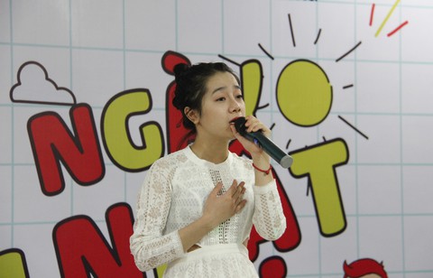 Ngày Chủ nhật cho em mang nụ cười, tiếng hát đến với bệnh nhi - Ảnh 2. Ngày Chủ nhật cho em mang nụ cười, tiếng hát đến với bệnh nhi - Ảnh 2.