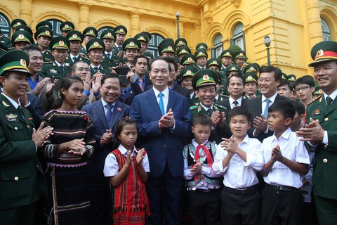 Tri ân người thầy mang quân hàm xanh - Ảnh 1. Tri ân người thầy mang quân hàm xanh - Ảnh 1.
