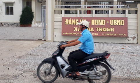 Kỷ luật cán bộ ký gửi vợ phó bí thư xã vào sổ hộ cận nghèo - Ảnh 1. Kỷ luật cán bộ ký gửi vợ phó bí thư xã vào sổ hộ cận nghèo - Ảnh 1.