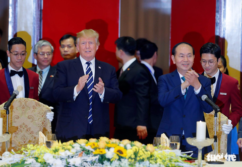 Chủ tịch nước mở quốc yến tiếp đãi Tổng thống Trump - Ảnh 2. Chủ tịch nước mở quốc yến tiếp đãi Tổng thống Trump - Ảnh 2.
