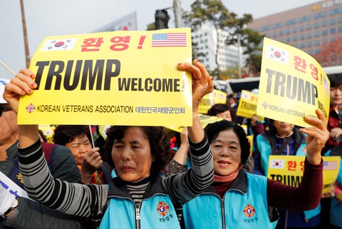 Ông Trump hủy thăm khu phi quân sự liên Triều vì sương mù - Ảnh 1. Ông Trump hủy thăm khu phi quân sự liên Triều vì sương mù - Ảnh 1.