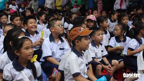 Đội mưa đem Trung Thu đến với các em nhỏ Bến Tre - Ảnh 5. Đội mưa đem Trung Thu đến với các em nhỏ Bến Tre - Ảnh 5.