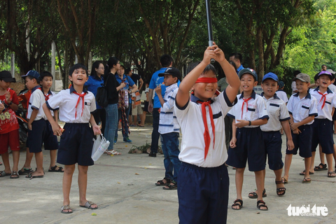 Đội mưa đem Trung Thu đến với các em nhỏ Bến Tre - Ảnh 10. Đội mưa đem Trung Thu đến với các em nhỏ Bến Tre - Ảnh 10.