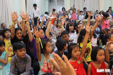 Chơi Trung thu nhưng nhớ uống thuốc đúng giờ nha các con - Ảnh 4. Chơi Trung thu nhưng nhớ uống thuốc đúng giờ nha các con - Ảnh 4.