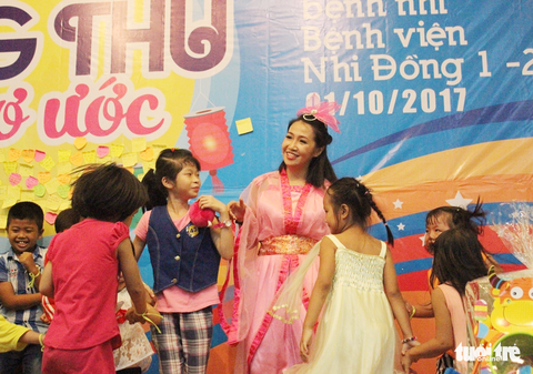 Chơi Trung thu nhưng nhớ uống thuốc đúng giờ nha các con - Ảnh 7. Chơi Trung thu nhưng nhớ uống thuốc đúng giờ nha các con - Ảnh 7.