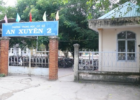 Xích mích vì học thêm, hiệu trưởng, hiệu phó cùng bị kỷ luật - Ảnh 1. Xích mích vì học thêm, hiệu trưởng, hiệu phó cùng bị kỷ luật - Ảnh 1.