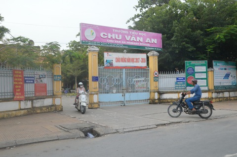 Thu mỗi trò hơn 16 triệu, hiệu trưởng nói do phụ huynh bột phát - Ảnh 1. Thu mỗi trò hơn 16 triệu, hiệu trưởng nói do phụ huynh bột phát - Ảnh 1.