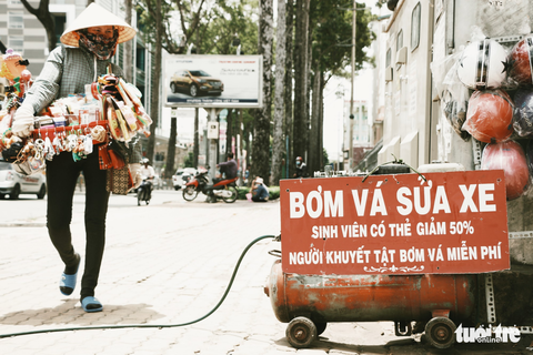 Nhìn những biển hiệu này để thấy Sài Gòn quá đỗi dễ thương - Ảnh 10. Nhìn những biển hiệu này để thấy Sài Gòn quá đỗi dễ thương - Ảnh 10.