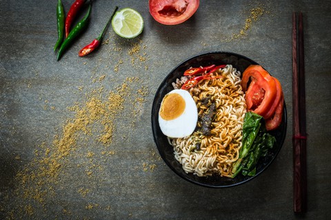 Bí mật thú vị bên trong gói gia vị mì ăn liền - Ảnh 2. Bí mật thú vị bên trong gói gia vị mì ăn liền - Ảnh 2.