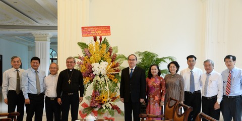 Lãnh đạo TP.HCM thăm, chúc mừng các cơ sở tôn giáo nhân dịp Giáng sinh năm 2017 - Ảnh 1. Lãnh đạo TP.HCM thăm, chúc mừng các cơ sở tôn giáo nhân dịp Giáng sinh năm 2017 - Ảnh 1.