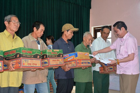 Người Quảng ở Sài Gòn ủng hộ 600 triệu giúp dân vùng lũ - Ảnh 1. Người Quảng ở Sài Gòn ủng hộ 600 triệu giúp dân vùng lũ - Ảnh 1.