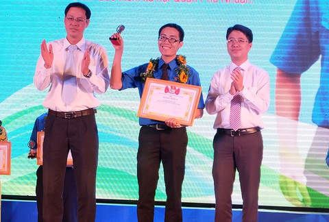 Tuyên dương 19 cán bộ, viên chức trẻ, giỏi, thân thiện - Ảnh 1. Tuyên dương 19 cán bộ, viên chức trẻ, giỏi, thân thiện - Ảnh 1.