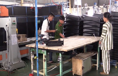 Bất mãn công việc, nữ công nhân đốt công ty - Ảnh 2. Bất mãn công việc, nữ công nhân đốt công ty - Ảnh 2.