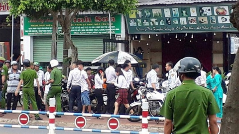 Nhóm cướp dùng trái nổ tự tạo cướp ngân hàng HD Bank - Ảnh 3. Nhóm cướp dùng trái nổ tự tạo cướp ngân hàng HD Bank - Ảnh 3.