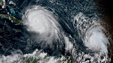 Cảnh sát phải cảnh báo người dân không bắn vào bão Irma - Ảnh 1. Cảnh sát phải cảnh báo người dân không bắn vào bão Irma - Ảnh 1.