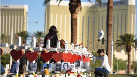 Vụ xả xúng Las Vegas: Bản khai của nhân viên khách sạn đặt ra nghi vấn mới - Ảnh 1. Vụ xả xúng Las Vegas: Bản khai của nhân viên khách sạn đặt ra nghi vấn mới - Ảnh 1.