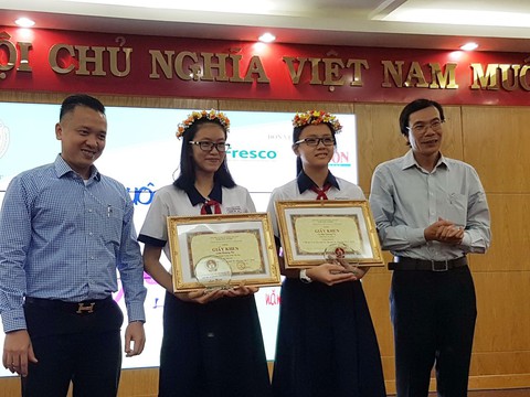 Đề thi Văn hay-chữ tốt 2017: cuộc sống qua ô cửa xe buýt - Ảnh 1. Đề thi Văn hay-chữ tốt 2017: cuộc sống qua ô cửa xe buýt - Ảnh 1.