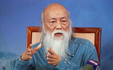 Thầy Văn Như Cương: Đừng vì muốn con hơn người mà hại con - Ảnh 1. Thầy Văn Như Cương: Đừng vì muốn con hơn người mà hại con - Ảnh 1.
