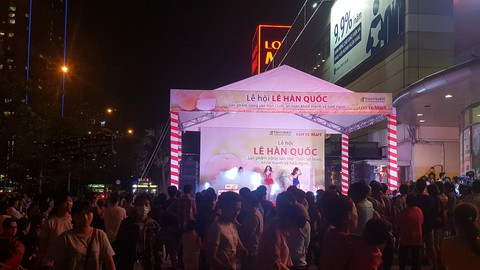 Dùng thử sản phẩm lê Hàn Quốc tại Lottemart Quận 7 - Ảnh 1. Dùng thử sản phẩm lê Hàn Quốc tại Lottemart Quận 7 - Ảnh 1.