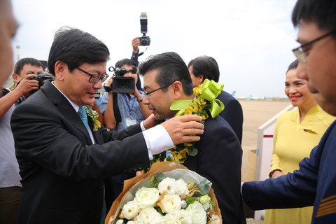 Vietnam Airlines đón hành khách thứ 200 triệu tại Tân Sơn Nhất - Ảnh 1. Vietnam Airlines đón hành khách thứ 200 triệu tại Tân Sơn Nhất - Ảnh 1.
