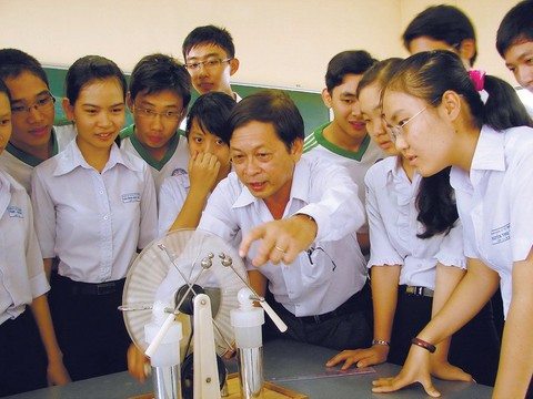 Thầy dạy chúng tôi: học 8, chơi 9, đoàn kết mới 10 điểm! - Ảnh 1. Thầy dạy chúng tôi: học 8, chơi 9, đoàn kết mới 10 điểm! - Ảnh 1.
