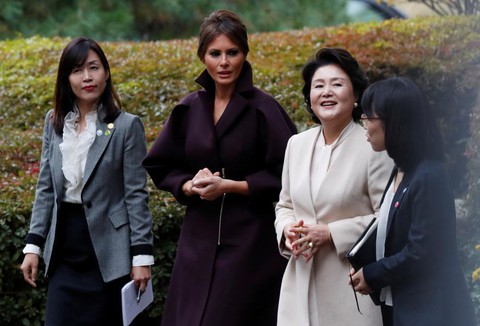 Bà Melania không đến Việt Nam cùng tổng thống Donald Trump - Ảnh 3. Bà Melania không đến Việt Nam cùng tổng thống Donald Trump - Ảnh 3.