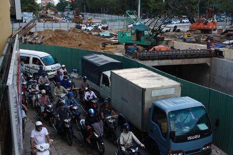 Đà Nẵng ùn ứ nặng ở dự án hầm chui Điện Biên Phủ - Ảnh 4. Đà Nẵng ùn ứ nặng ở dự án hầm chui Điện Biên Phủ - Ảnh 4.