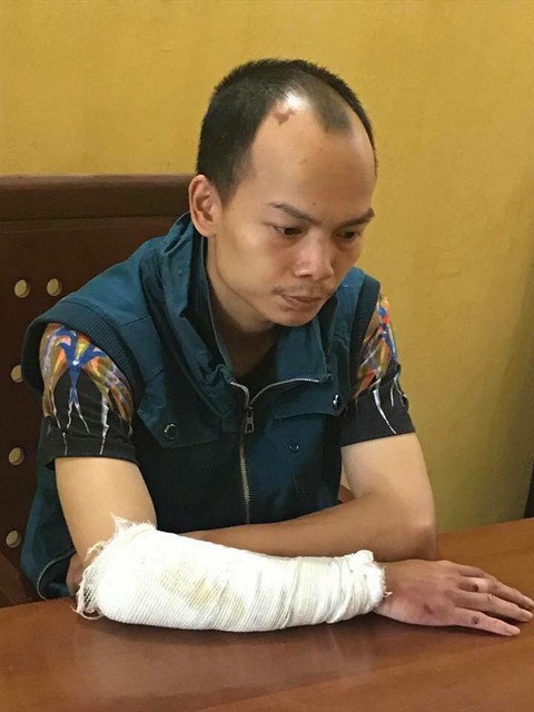 Mâu thuẫn tình cảm, nam thanh niên đốt nhà, đâm hai người - Ảnh 1. Mâu thuẫn tình cảm, nam thanh niên đốt nhà, đâm hai người - Ảnh 1.
