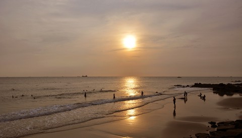 Vũng Tàu lột xác nhờ cấm ăn nhậu, xả rác trên bãi biển - Ảnh 3. Vũng Tàu lột xác nhờ cấm ăn nhậu, xả rác trên bãi biển - Ảnh 3.