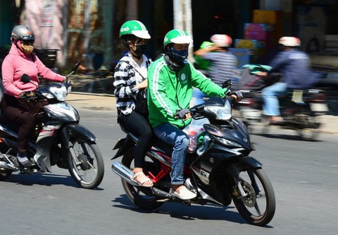 Xe ôm công nghệ, giao hàng ở TP.HCM vẫn hoạt động bình thường - Ảnh 1. Xe ôm công nghệ, giao hàng ở TP.HCM vẫn hoạt động bình thường - Ảnh 1.