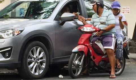 Cùng giữ đất cho dân cồn Cát - Ảnh 1. Cùng giữ đất cho dân cồn Cát - Ảnh 1.