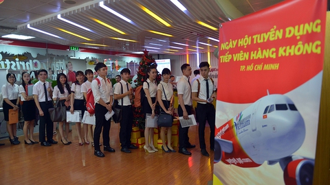 Cơ hội cho các bạn trẻ trở thành tiếp viên hàng không - Ảnh 1. Cơ hội cho các bạn trẻ trở thành tiếp viên hàng không - Ảnh 1.